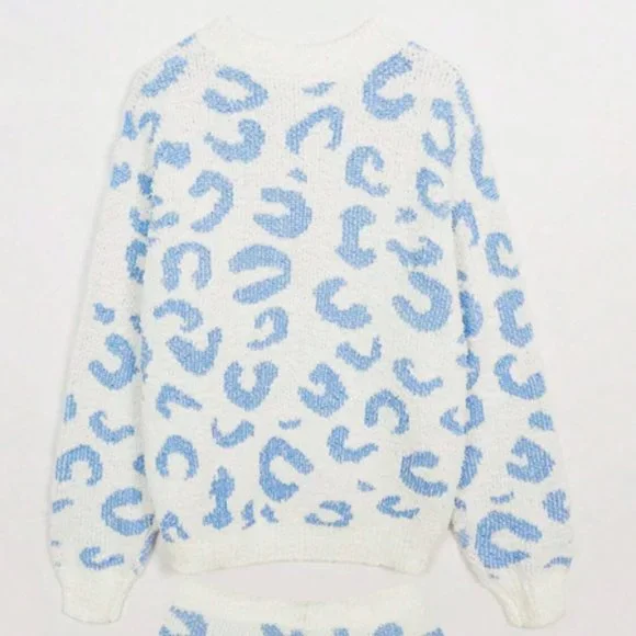 Leopard Print Loungewear sweater & shorts set - Picture 2 of 5